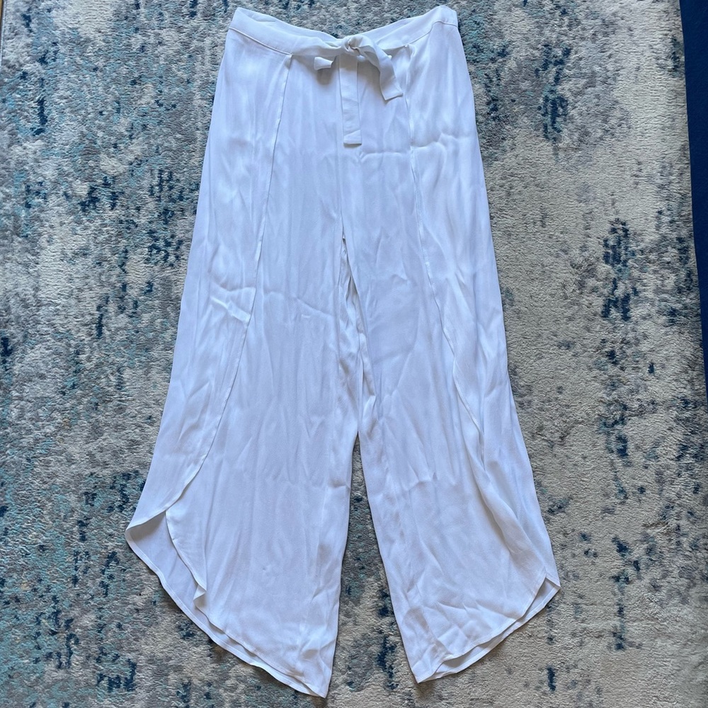 NWT Olivaceous white flowy pants